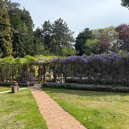 브래드포드온아본 Granby Estate The Old Pool House 아파트 외부 사진